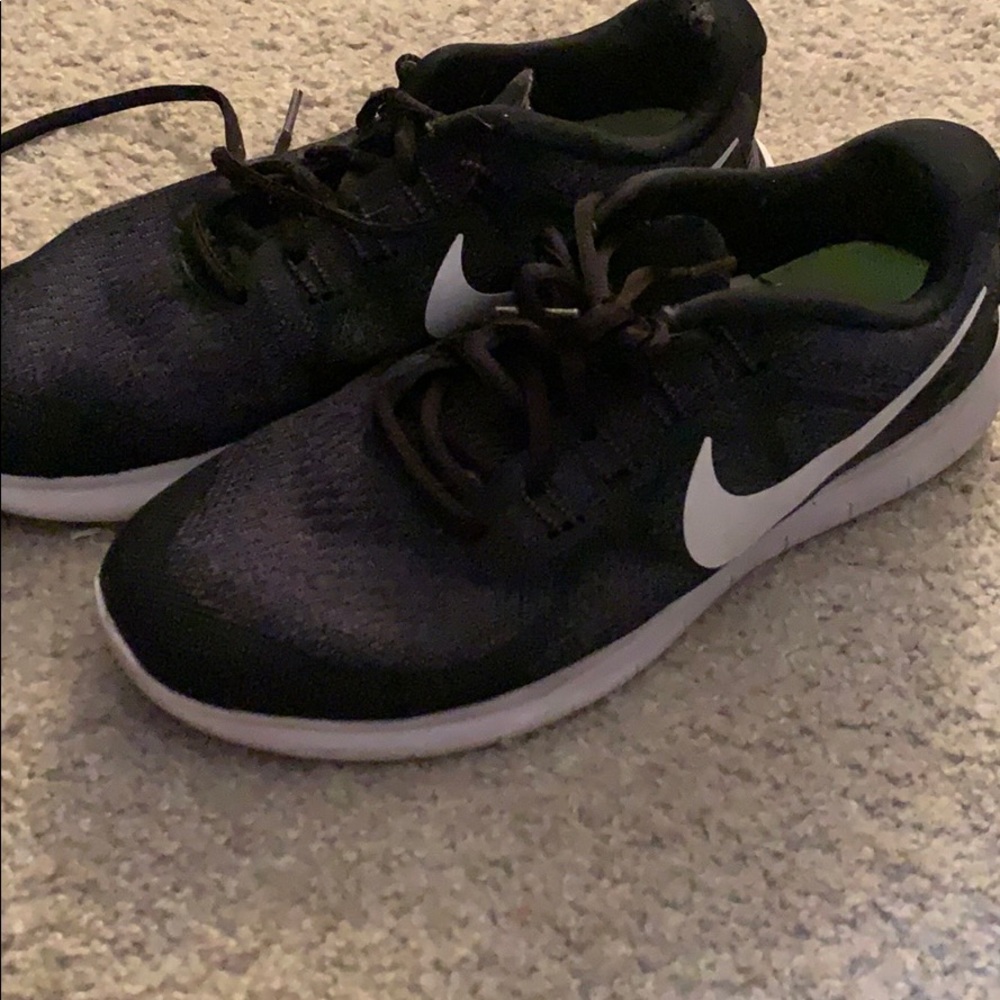 Nike tennis shoes